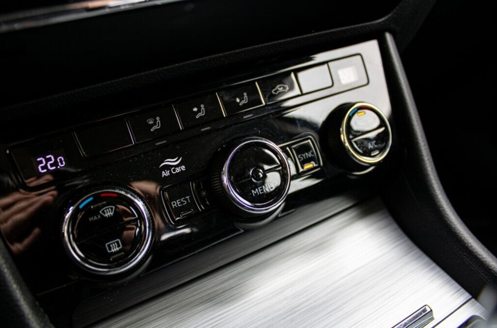 Škoda Superb Combi 2.0 TSI Ambition DSG - 16