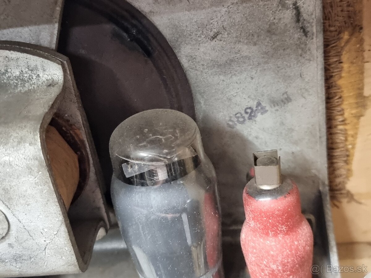 40/50te roky 》PRENOSNÉ STAROŽITNÉ RADIO - 16