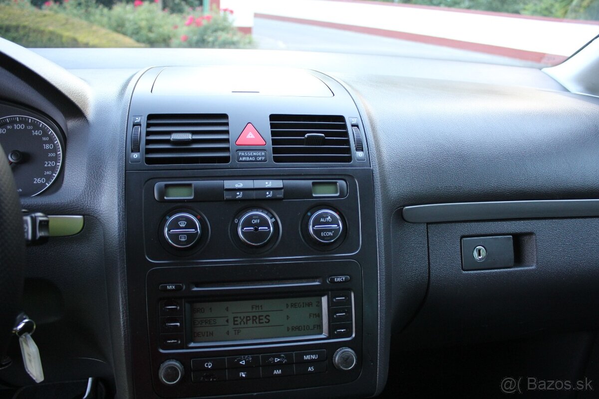vw touran 1,9 tdi AT + ťažné - 16