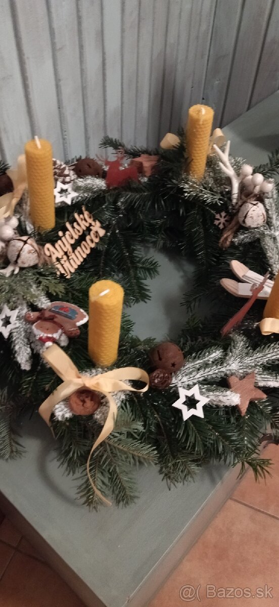 Adventný veniec zo zivej čačiny ,voňavý so sviečkami - 16
