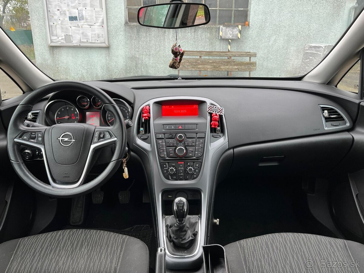 Opel Astra Notchback - 16