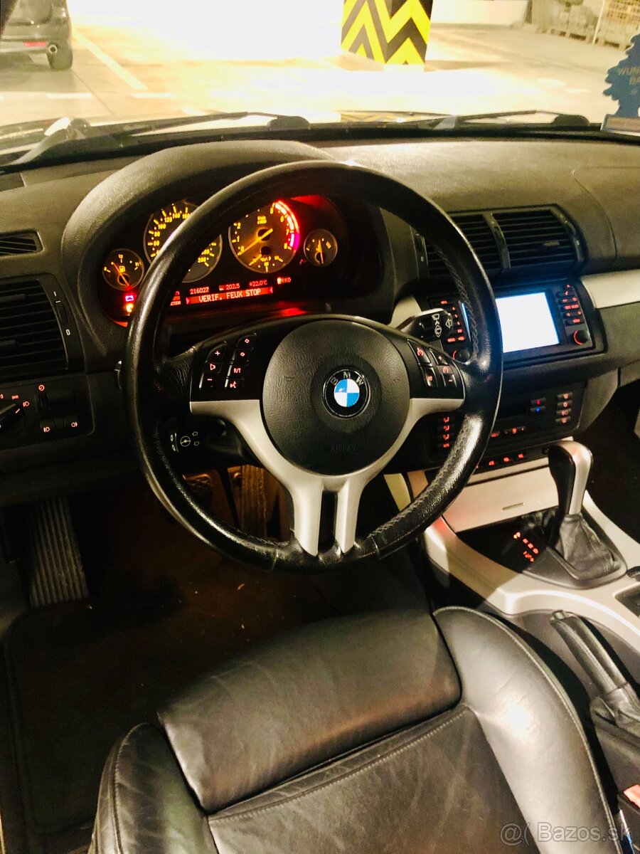 BMW X5 4.6 iS - 16