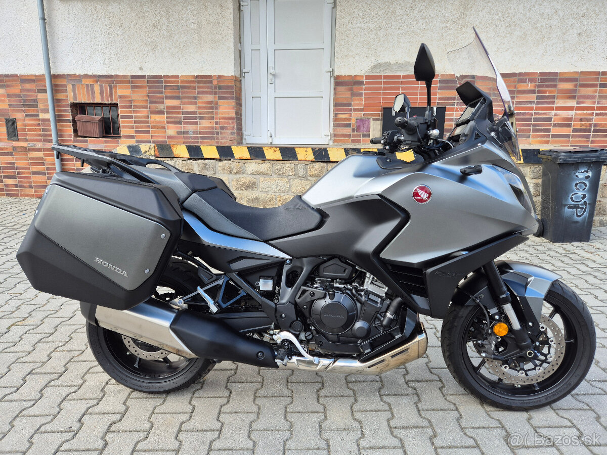 Prodám Honda NT1100 , r. v. 2024, ABS, TC, ČR, 3507km - 16