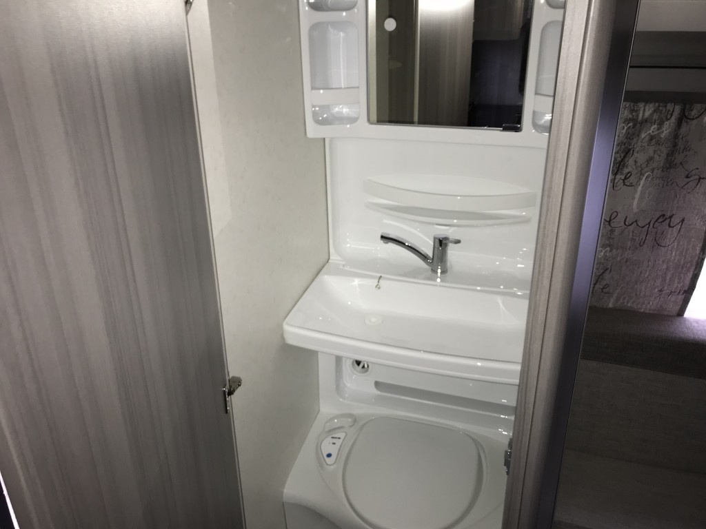 Súprava BMW X3 F25 3.0d 4x4 + Karavan Hobby 390SF ONTOUR - 16