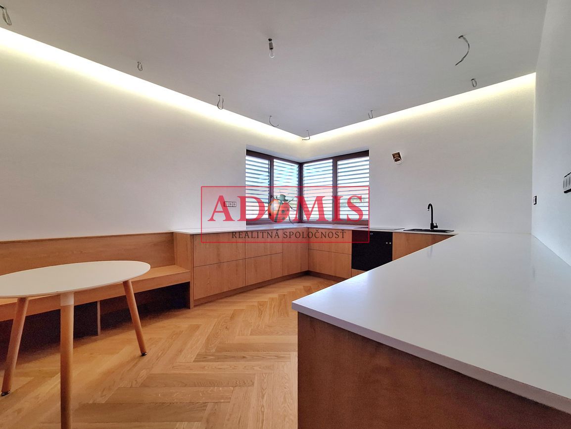 ADOMIS - predáme pekný RD 154m2, 4-5izbový, Durďošík, všetky - 16