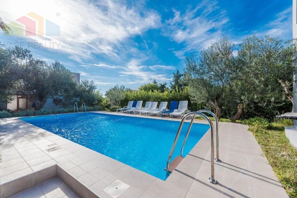 Chorvátsko -6 izbový apartmánový dom pri Zadare, Sukošan - 16