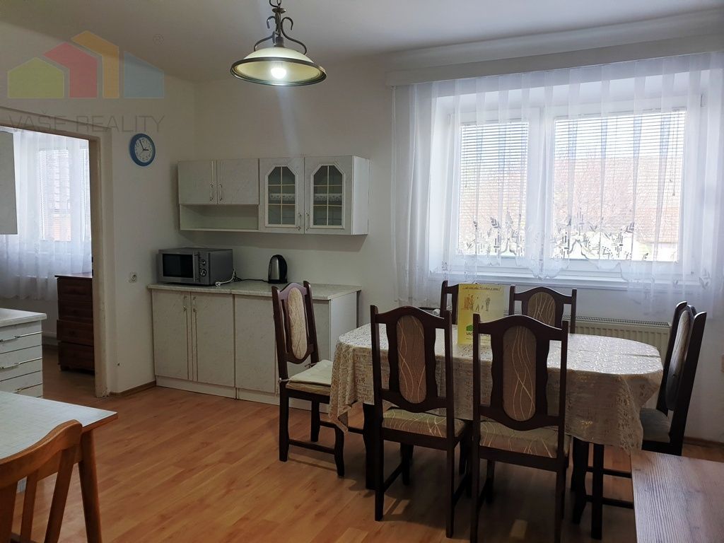 Na predaj podpivničený 2-podlažný tehlový rodinný dom o r - 16