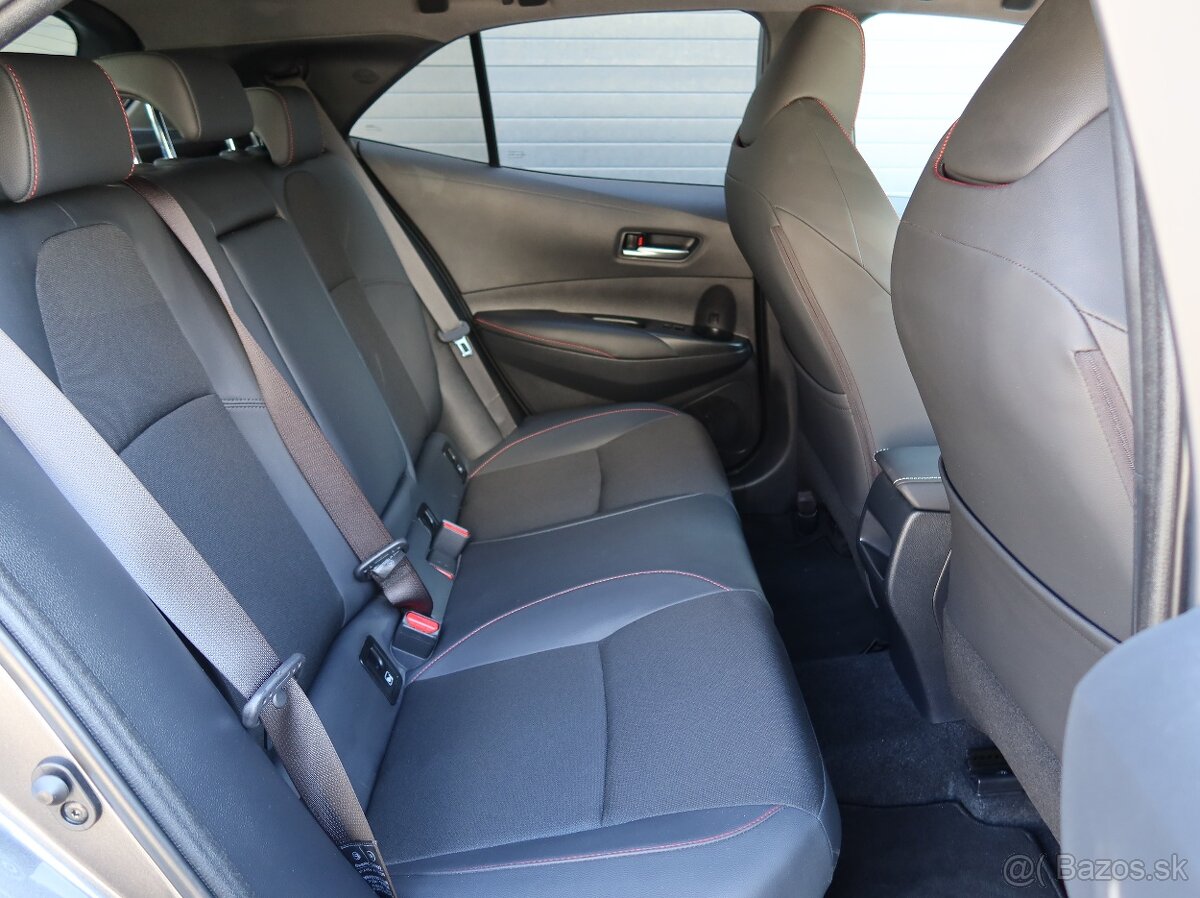 Corolla 2.0 GR SPORT, kúpená v SR, len 9900km,v záruke - 16