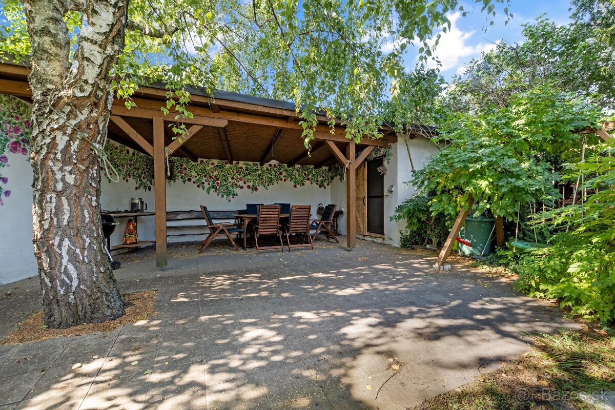 Na predaj rodinný dom Láb, veľký pozemok, tichá ulica - 16