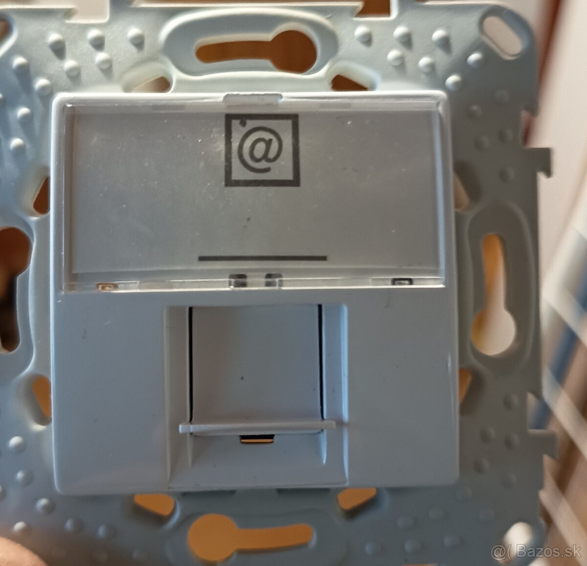 Elektro inštalačný materiál - 16
