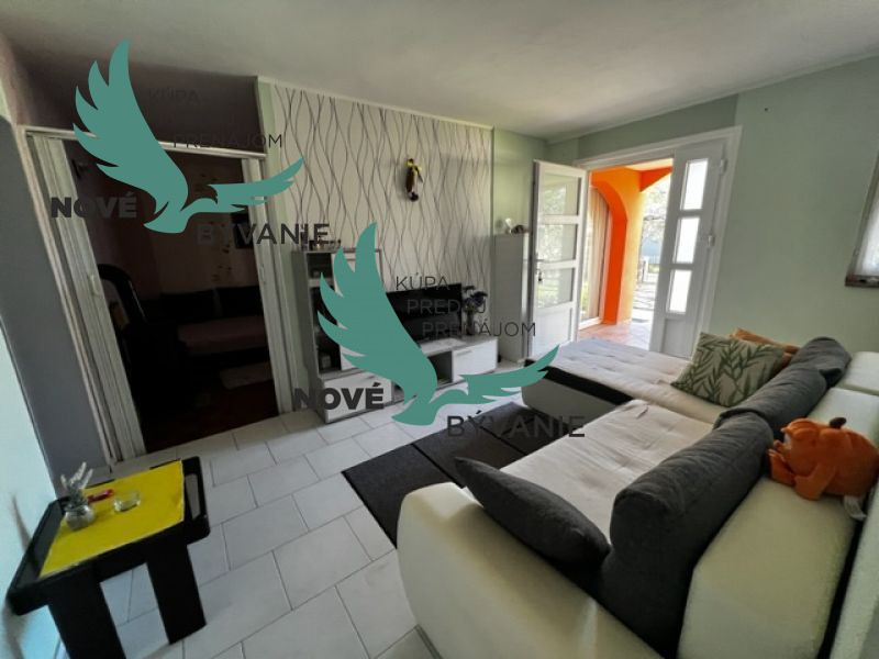 Na predaj dom s 3 apartmánmi len 250m od mora, Chorvátsko - - 16