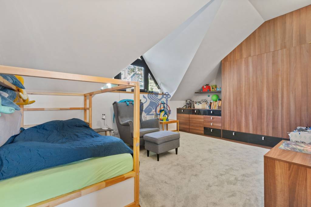 ZNÍŽENÁ CENA 6- izb. RD s bazénom v blízkosti centra BA - 16