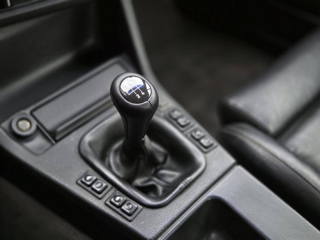 BMW 3-série Cabrio 320i (E30) z roku 1990 - 16