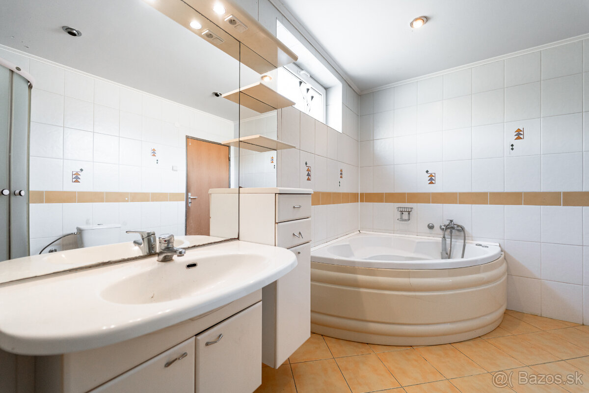 Átriový dom , Veľké Kapušany - 16