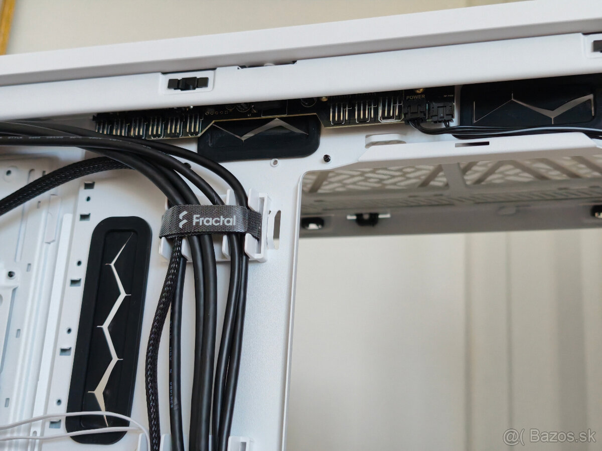 Predám PC skrinku Fractal Design Define 7 White TG - 16