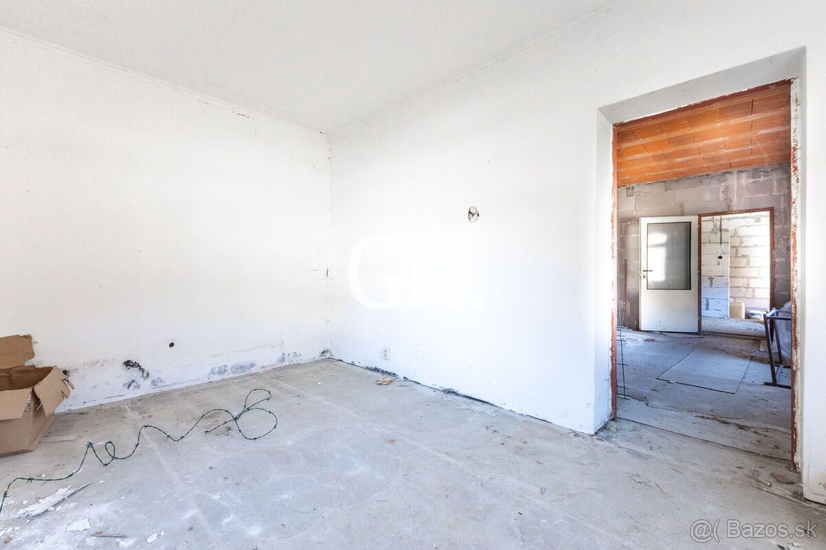 Na predaj rozľahlý rodinný dom s veľkým pozemkom pri hlavnom - 16