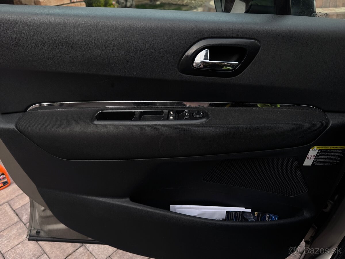 Peugeot 3008 1.6 VTi 88 kW - 16