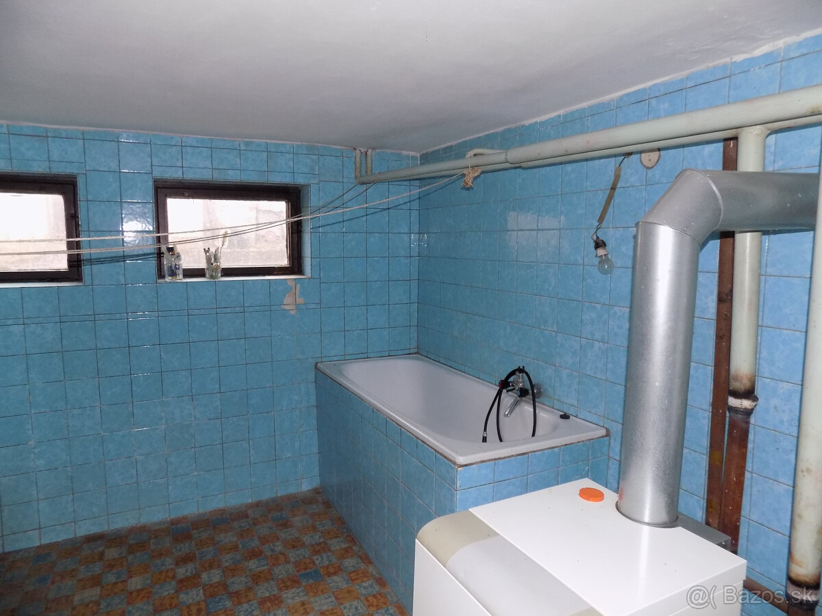 Poschodový dom v Tvrdošovciach v centre obce vhodné aj na - 16