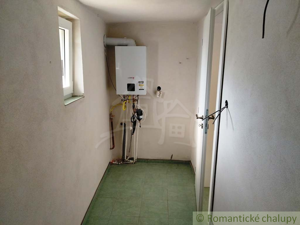 Rekonštruovaný gazdovský dom v pokojnej obci Kleňany v okr - 16