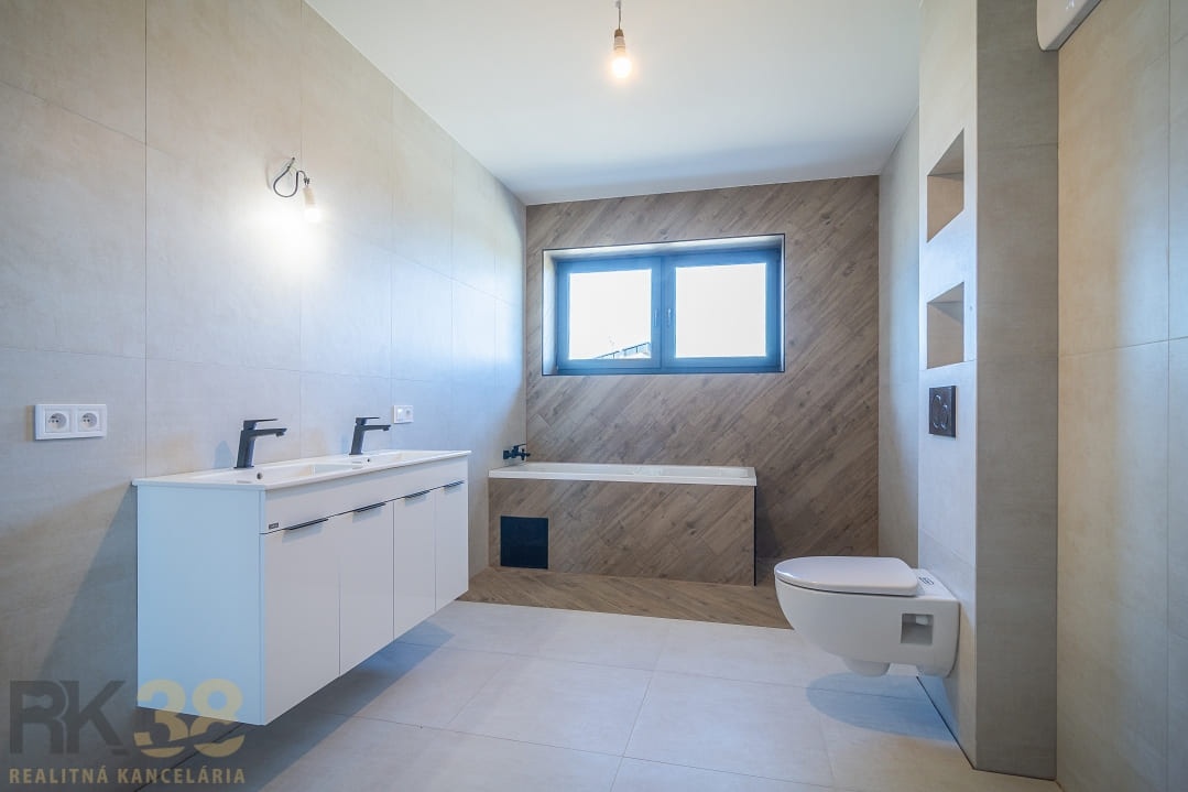 Nadčasové rodinné domy v skvelej lokalite pod Tatrami - 16