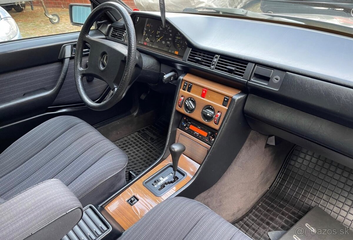 Mercedes-Benz 200E - 16