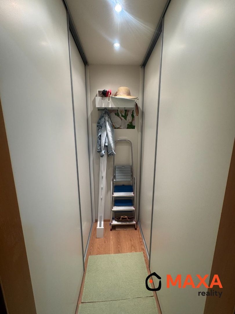 KLIMATIZOVANÝ,nadštandardný 3 izbový byt so šatníkom, pri Ka - 16