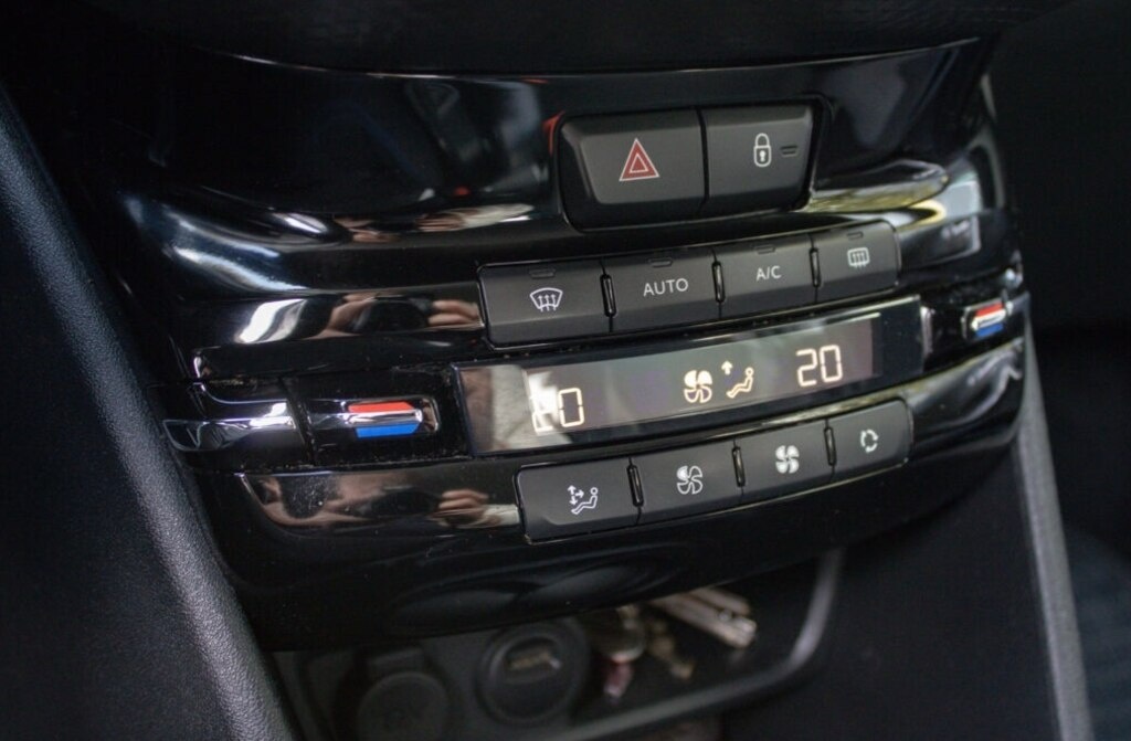 Peugeot 2008 1.2 PureTech Style - 16