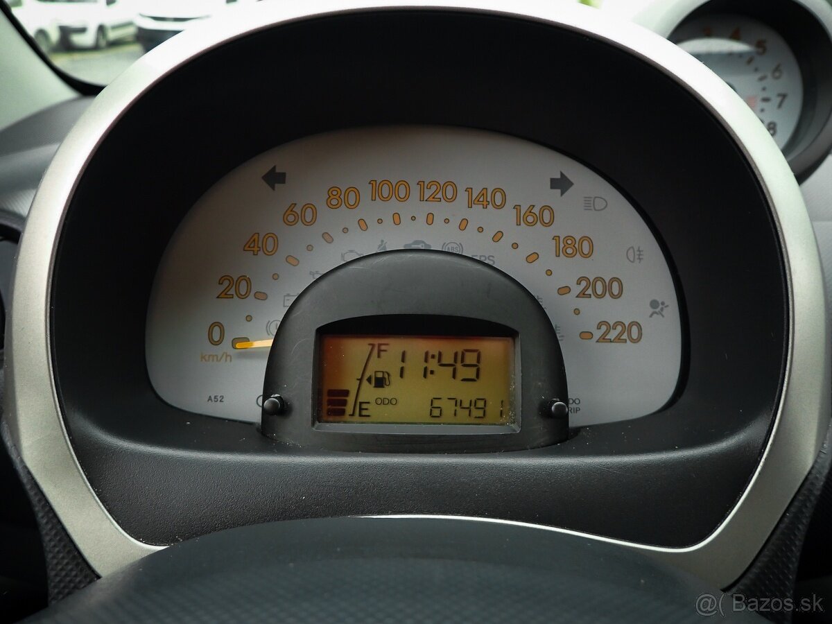 DAIHATSU SIRION 4x4 - 1.3benzin-67 tis km -KLIMA, 5 dverove - 16