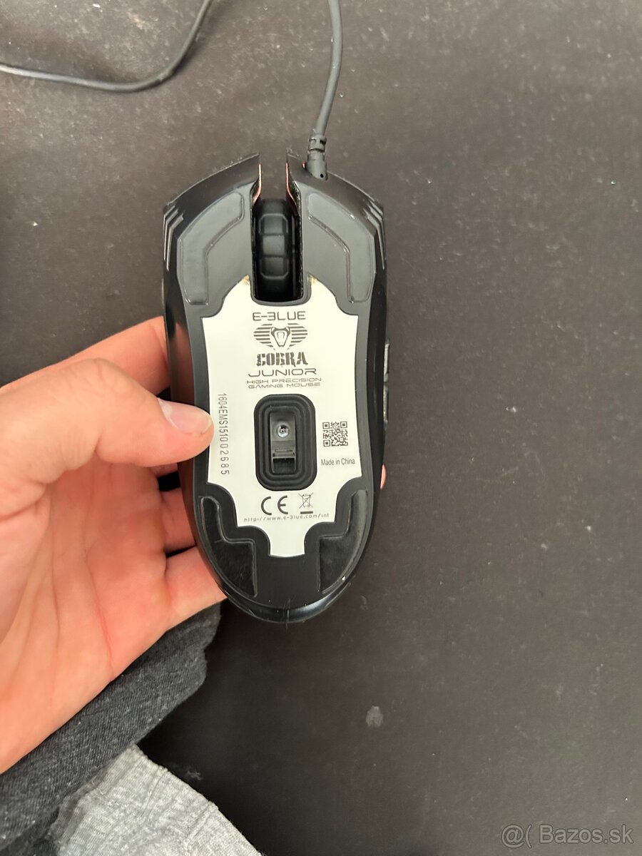 Predám notebook s príslušenstvom - 16