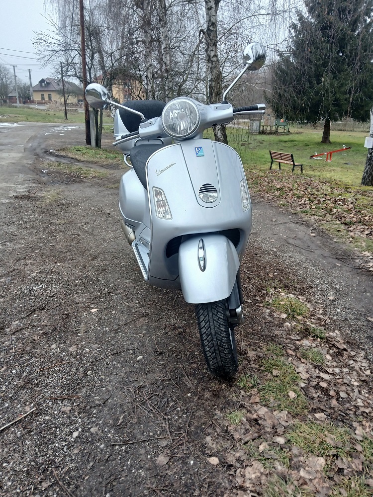 Piaggio Vespa GTS 250 - 16
