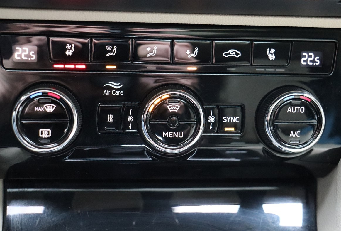 Škoda Superb 2.0 TSI 4x4 L&K DSG - 16