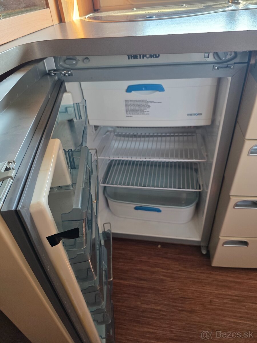 Obytny prives Hobby 540 KMFE - solarny panel, mover - 16