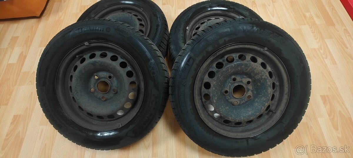 Predám 4 zimné pneumatiky s diskami Škoda octavia 2 - 16