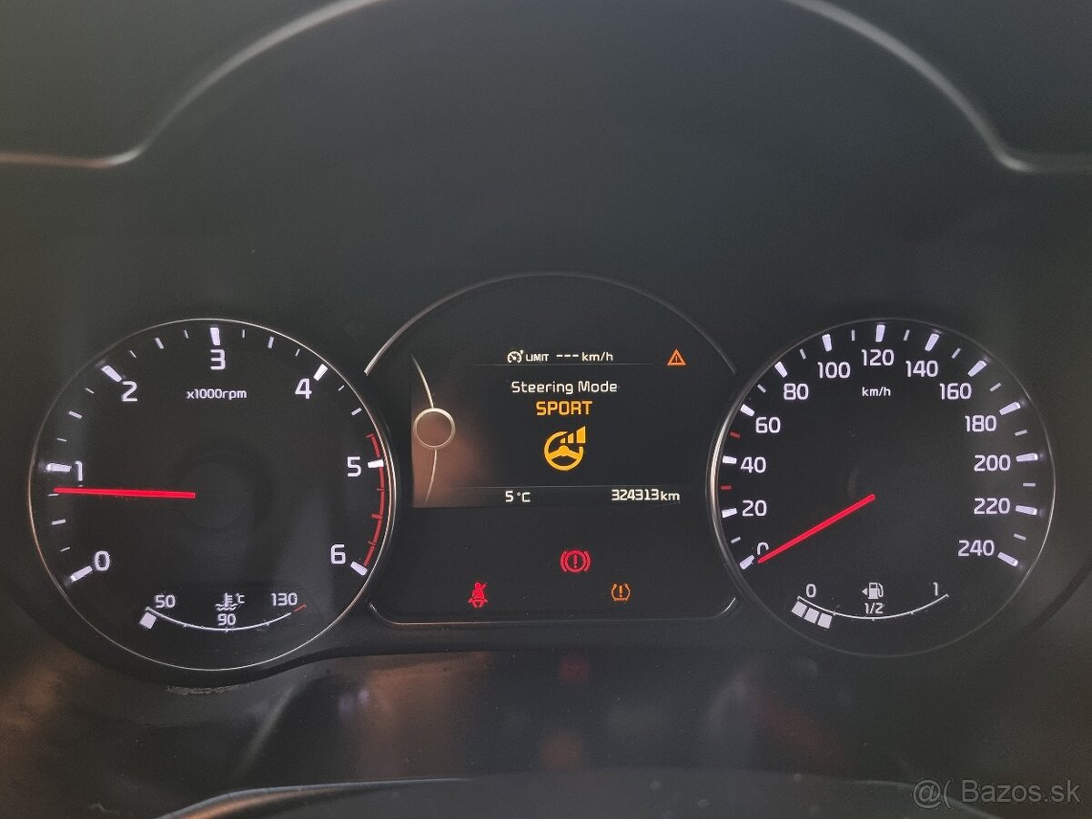 Kia Carens 1.7 CRDi EX 7m za 5.990 € - 16