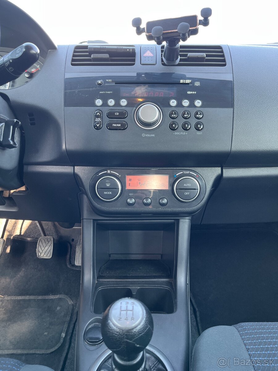 Predám Suzuki Swift 1.3 benzín r.v 2007 - 16