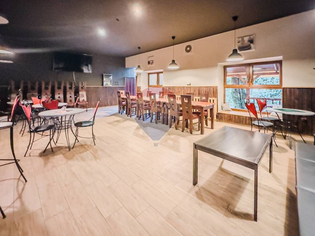 BUDOVA V CENTRE MESTA LUČENEC - 16