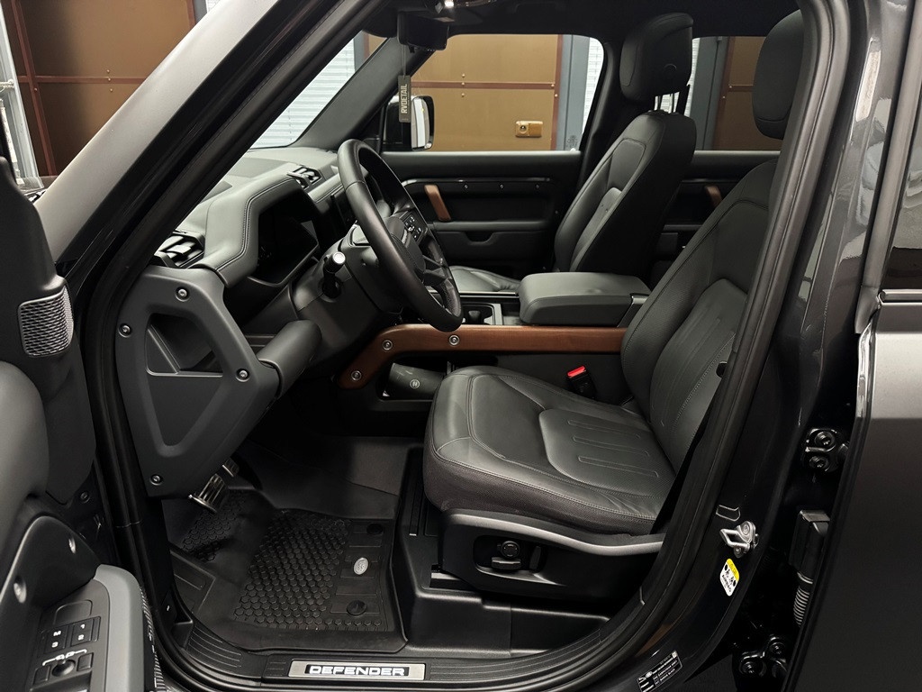 Land Rover Defender 110 D300 X-DYNAMIC HSE AWD/ Záruka / DPH - 16