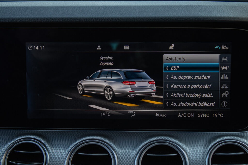 Mercedes E220d 4matic - 16