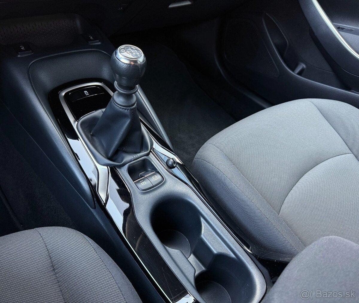 Toyota Corolla sedan 1.5 Dynamic Force Comfort - 16