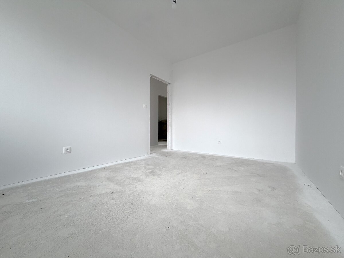 MODERNÝ DVOJDOM V POVODE- VEĽKÝ POZEMOK - 16