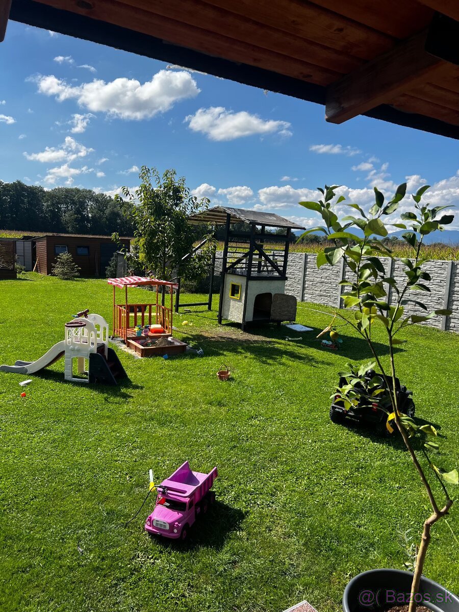 Rodinný dom s veľkorysou záhradou a parkovaním - 16