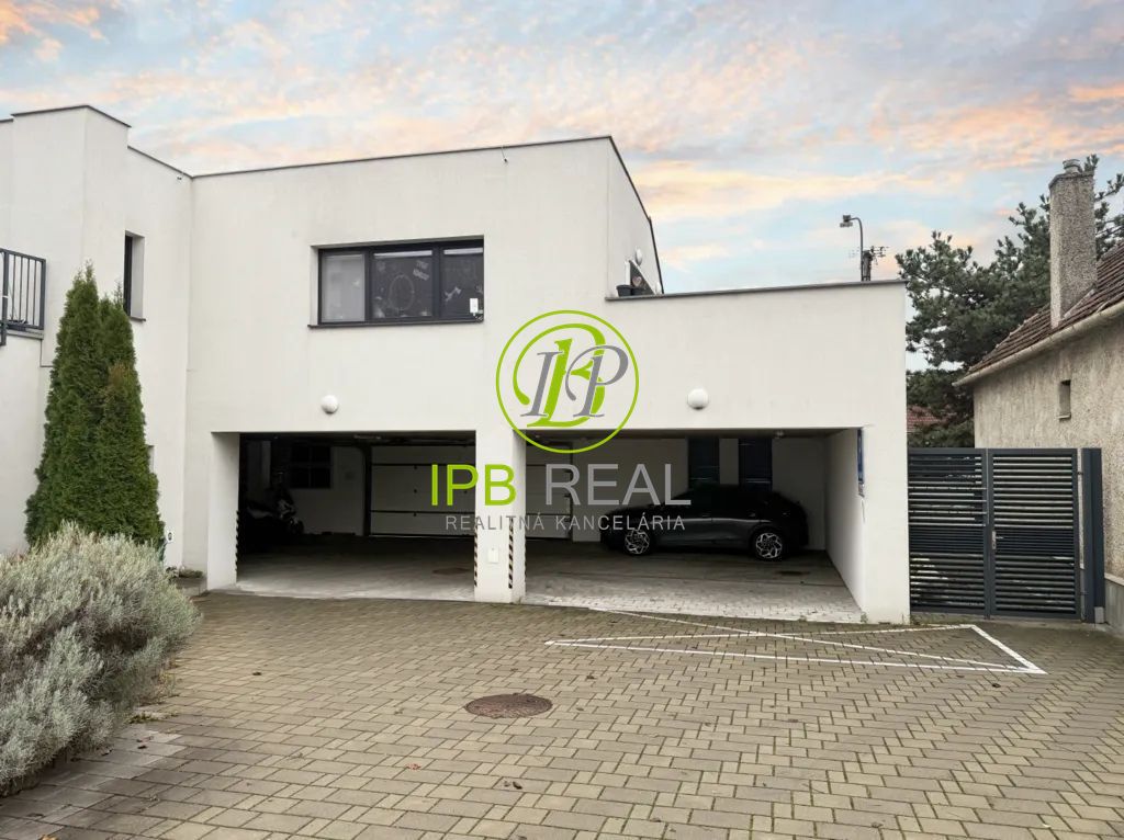 3-izb. byt s veľkou terasou a parkovaním v novostavbe v Pezi - 16