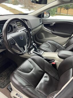 Predám Volvo V40 CC D2 A/T 1,6/84kW - 16