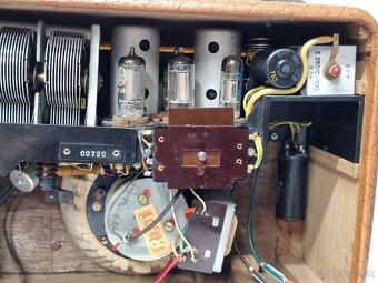 Schaltbild Libelle 4D61 RFT 》KABELKOVÉ STAROŽITNÉ RADIO - 16