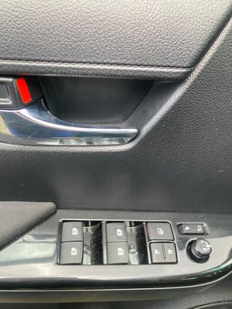 Toyota Hilux 2,4 D - 16