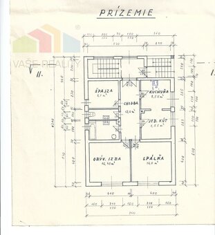 Priestranný poschodový rodinný dom v centre Radošiny - 16