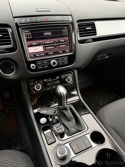 64000km Volkswagen Touareg 3.0 V6 TDI 150kw bez vzduchu - 16
