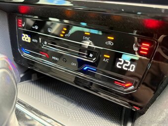 VW  Passat B8 Variant 2.0 TDI 110kW DSG - záruka Autodraft - 16