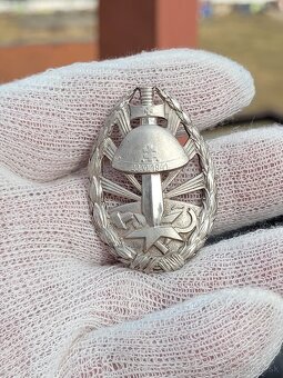 Odznak.vyznamenanie..vf. - 16