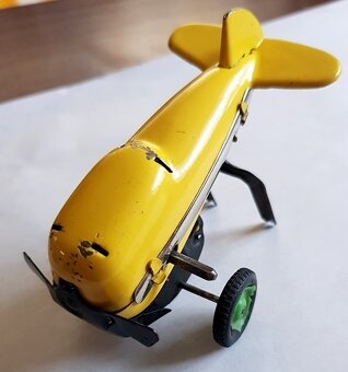 Staré hračky TATRA 603 a závodné auto ITES lietadlo akro - 16